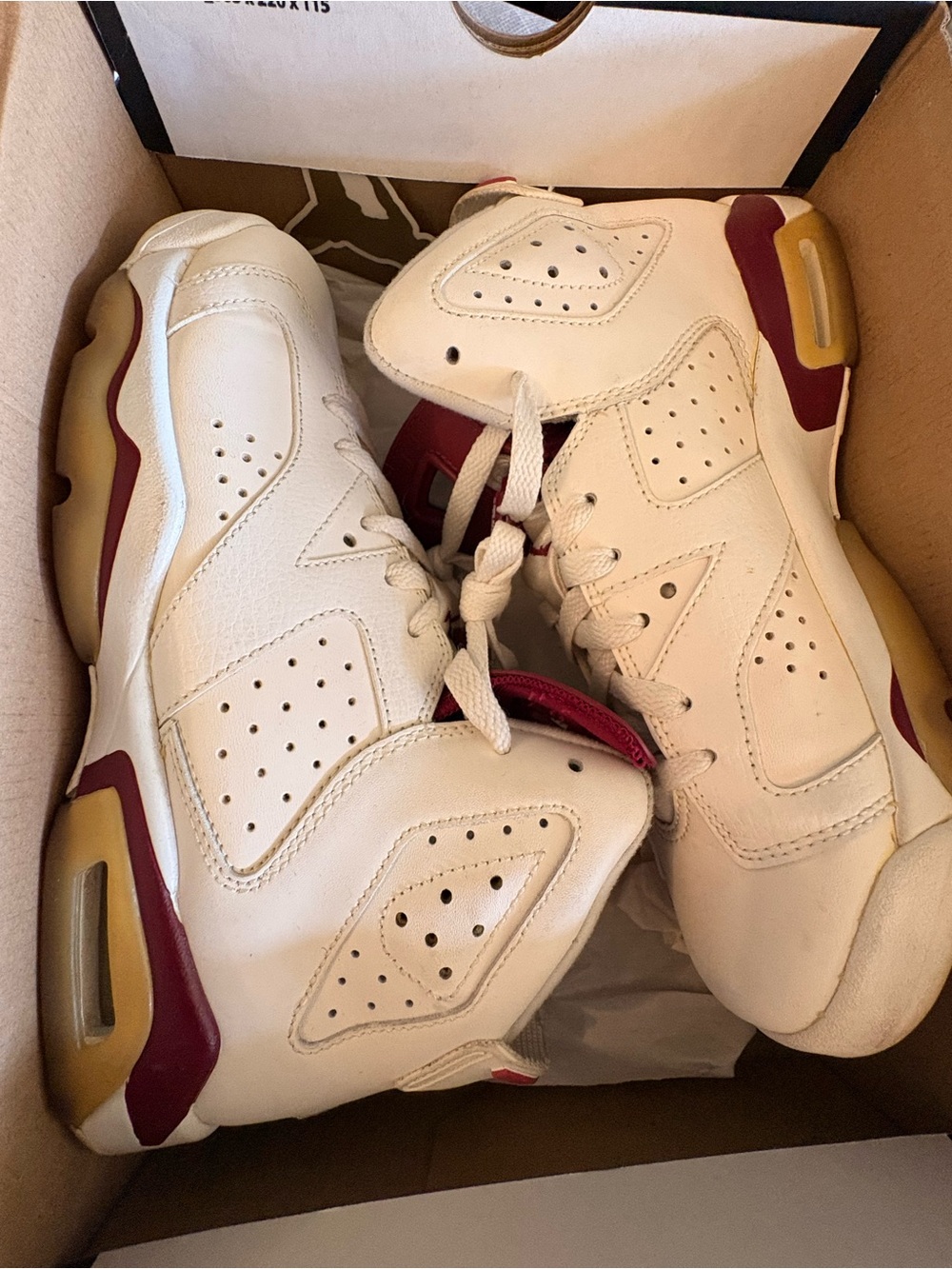 Kids Retro Jordan 6 OG size 6.5y